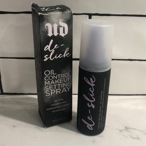 Urban Decay De-slick setting Spray